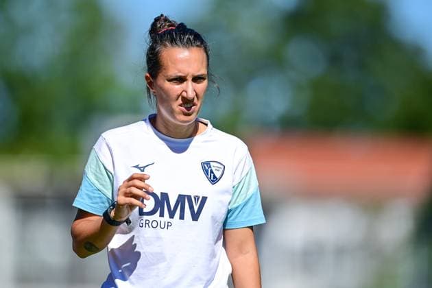 Coach Kyra M alinowski Bochum single picture, action, action, 31 08 2025, Aschheim Germany , Soccer,2 Women Bundesliga, FC Bayern München II VfL Bochuim, DFB DFL REGULATIONS PROHIBIT ANY USE OF PHOTOGRAPHS AS IMAGE SEQUENCES AND OR QUASI VIDEO xslx