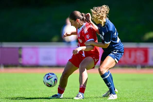 v li Elira Terakaj FCB, 7 Leana Zaugg Bochum, 25 in duel, duel, tackle, dynamic, action, action, 31 08 2025, Aschheim Germany , Soccer,2 Women Bundesliga, FC Bayern Munich II VfL Bochuim, DFB DFL REGULATIONS PROHIBIT ANY USE OF PHOTOGRAPHS AS IMAGE SEQUENCES AND OR QUASI VIDEO xslx