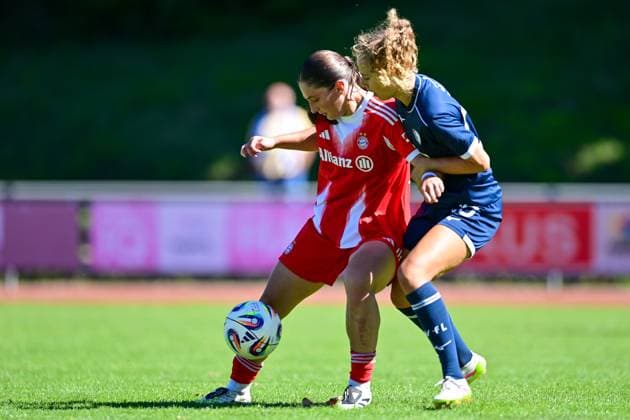 v li Elira Terakaj FCB, 7 Leana Zaugg Bochum, 25 in duel, duel, tackle, dynamic, action, action, 31 08 2025, Aschheim Germany , Soccer,2 Women Bundesliga, FC Bayern Munich II VfL Bochuim, DFB DFL REGULATIONS PROHIBIT ANY USE OF PHOTOGRAPHS AS IMAGE SEQUENCES AND OR QUASI VIDEO xslx
