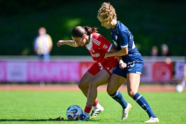 v li Elira Terakaj FCB, 7 Leana Zaugg Bochum, 25 in duel, duel, tackle, dynamic, action, action, 31 08 2025, Aschheim Germany , Soccer,2 Women Bundesliga, FC Bayern Munich II VfL Bochuim, DFB DFL REGULATIONS PROHIBIT ANY USE OF PHOTOGRAPHS AS IMAGE SEQUENCES AND OR QUASI VIDEO xslx