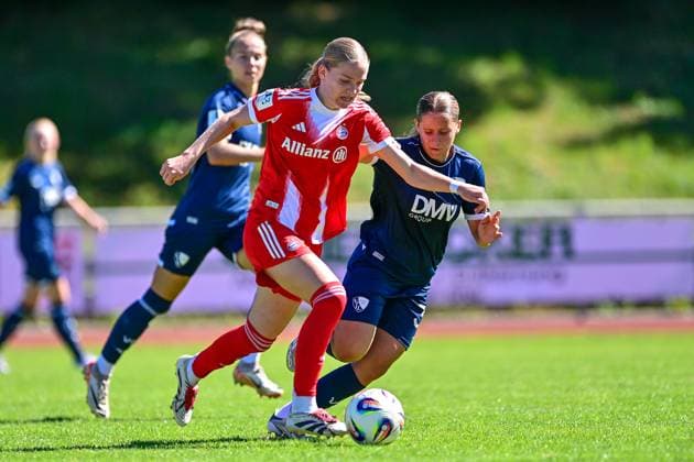 v li Maria Plattner FCB, 18 Lilith Schmidt Bochum, 30 in duel, duel, tackle, dynamic, action, 31 08 2025, Aschheim Germany , Soccer,2 Women Bundesliga, FC Bayern München II VfL Bochuim, DFB DFL REGULATIONS PROHIBIT ANY USE OF PHOTOGRAPHS AS IMAGE SEQUENCES AND OR QUASI VIDEO xslx