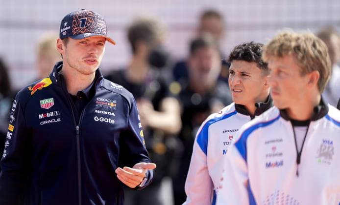 ZANDVOORT - Max Verstappen (Red Bull Racing) and Isack Hadjar (Racing Bulls) during the drivers parade before the F1 Dutch Grand Prix at the Zandvoort Circuit. ANP SANDER KONING F1 Grand Prix of Netherlands 2025 26 xVIxANPxSportx xxANPxIVx 534588325 originalFilename: 534588325.jpg