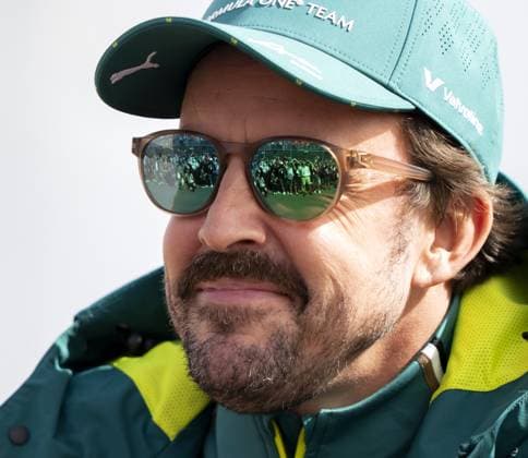 ZANDVOORT - Fernando Alonso (Aston Martin) during the drivers parade before the F1 Dutch Grand Prix at the Zandvoort Circuit. ANP SANDER KONING F1 Grand Prix of Netherlands 2025 26 xVIxANPxSportx xxANPxIVx 534588773 originalFilename: 534588773.jpg