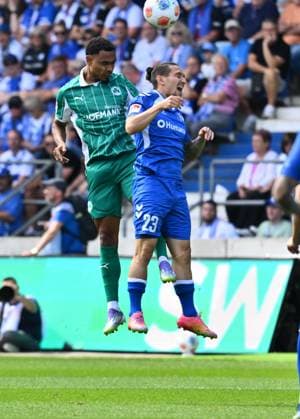 31 08 2025 Soccer Season 2025 2026 2 Soccer Bundesliga 04 Matchday 1 FC Magdeburg FCM SpVgg Greuther Fürth Kleeblatt Sportfoto Zink xwoxzix DFL regulations prohibit any use of photographs as image sequences and or quasi video only for editorial use Sacha Banse Bansé 6, SpVgg Greuther Fürth in header duel with Baris Atik 23, 1 FC Magdeburg FCM