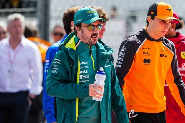2025-08-31 F1 - Heineken Dutch GP - Grand Prix Drivers Parade ZANDVOORT, NETHERLANDS - AUGUST 31: Fernando Alonso of Aston Martin at the Grand Prix Drivers Parade during F1 - Heineken Dutch GP on August 31, 2025 in Zandvoort, Netherlands. Zandvoort Netherlands Content not available for redistribution in The Netherlands directly or indirectly through any third parties. Copyright: xAndrexWeeningx