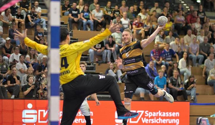 30 08 2025, Dresdens Lukas Wucherpfennig against Bietigheims Martin Tomovski, Handball, 2 Bundesliga, HC Elbflorenz Dresden SG BBM Bietigheim c Dresden