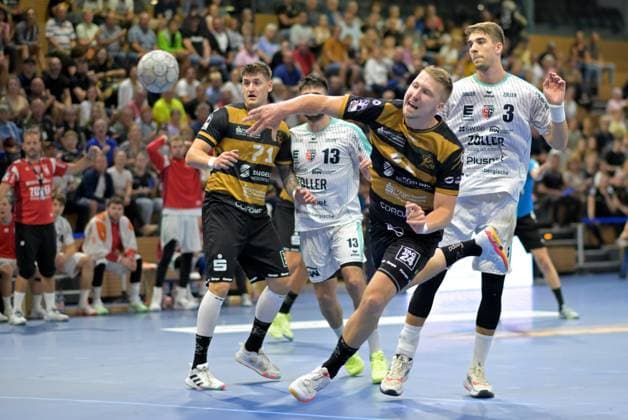 30 08 2025, Dresdens Ivar Stavast successful, re Nikola Vlahovic, Handball, 2 Bundesliga, HC Elbflorenz Dresden SG BBM Bietigheim c Dresden