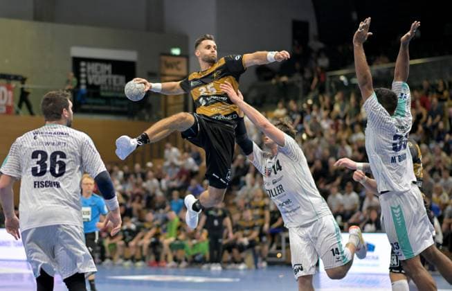 30 08 2025, Dresdens Sebastian Greß throws, Handball, 2 Bundesliga, HC Elbflorenz Dresden SG BBM Bietigheim 24 28, c Dresden