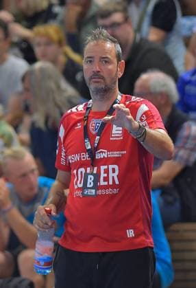 30 08 2025, Bietigheim coach Iker Romero, Handball, 2 Bundesliga, HC Elbflorenz Dresden SG BBM Bietigheim 24 28, c Dresden