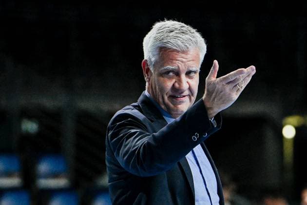 31 08 2025, xlakx, Handball Daikin HBL, Fuechse Berlin Bergischer HC v l President Frank Steffel Fuechse Berlin gives instructions, gestures with arms, gesticulates, gives instructions Berlin Daniel Lakomski