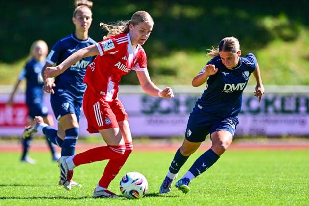 from left Marie Gmeineder FCB, 6 Lilith Schmidt Bochum, 30 in duel, duel, tackle, dynamic, action, action, 31 08 2025, Aschheim Germany , Soccer,2 Women Bundesliga, FC Bayern München II VfL Bochuim, DFB DFL REGULATIONS PROHIBIT ANY USE OF PHOTOGRAPHS AS IMAGE SEQUENCES AND OR QUASI VIDEO xslx