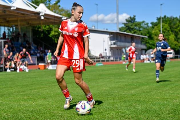 Melina Hoffmann FCB, 29 on the ball, 31 08 2025, Aschheim Germany , Soccer,2 Frauen Bundesliga, FC Bayern München II VfL Bochuim, DFB DFL REGULATIONS PROHIBIT ANY USE OF PHOTOGRAPHS AS IMAGE SEQUENCES AND OR QUASI VIDEO xslx