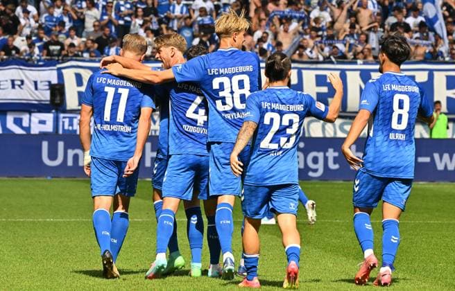 31 08 2025 Soccer Season 2025 2026 2 Soccer Bundesliga 04 Matchday 1 FC Magdeburg FCM SpVgg Greuther Fürth Kleeblatt Sportfoto Zink MeZi xmexzix DFL regulations prohibit any use of photographs as image sequences and or quasi video only for editorial use Torjubel Jubel Freude nach Treffer Torschuß zum 1 1 durch Alexander Ahl Holmström 11, 1 FC Magdeburg FCM