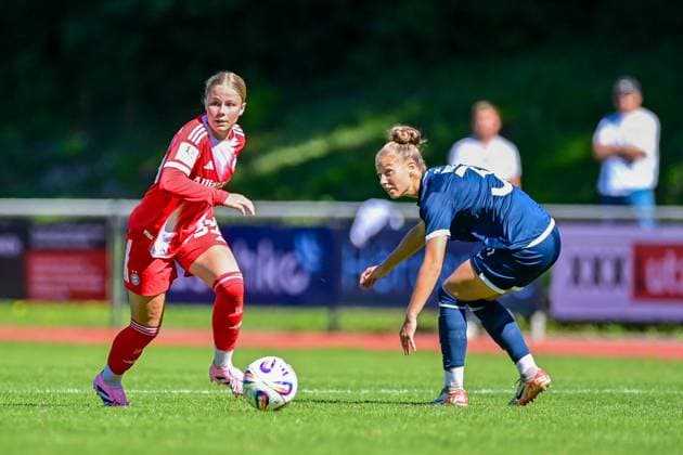 v li Greta Hünten Huenten, FCB, 33 Franziska Wenzel Bochum, 31 in duel, duel, tackle, dynamic, action, 31 08 2025, Aschheim Germany , Football,2 Women Bundesliga, FC Bayern München II VfL Bochuim, DFB DFL REGULATIONS PROHIBIT ANY USE OF PHOTOGRAPHS AS IMAGE SEQUENCES AND OR QUASI VIDEO xslx