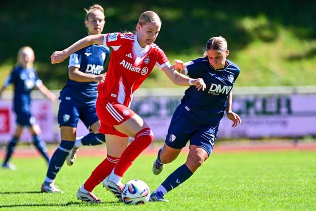 from left Marie Gmeineder FCB, 6 Lilith Schmidt Bochum, 30 in duel, duel, tackle, dynamic, action, action, 31 08 2025, Aschheim Germany , Soccer,2 Women Bundesliga, FC Bayern München II VfL Bochuim, DFB DFL REGULATIONS PROHIBIT ANY USE OF PHOTOGRAPHS AS IMAGE SEQUENCES AND OR QUASI VIDEO xslx