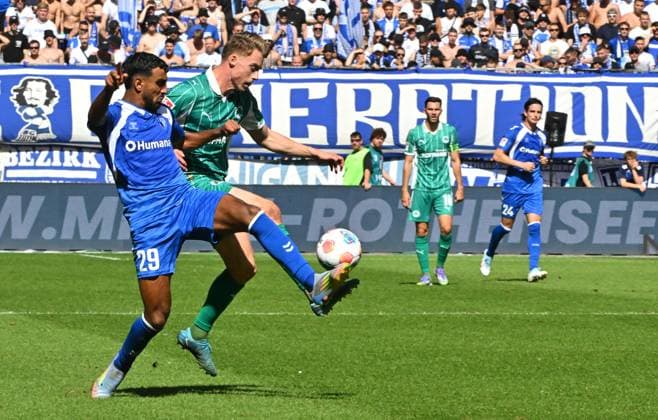31 08 2025 Soccer Season 2025 2026 2 Soccer Bundesliga 04 Matchday 1 FC Magdeburg FCM SpVgg Greuther Fürth Kleeblatt Sportfoto Zink MeZi xmexzix DFL regulations prohibit any use of photographs as image sequences and or quasi video only for editorial use Rayan Ghrieb 29, 1 FC Magdeburg FCM Gian Luca Gian Luca Itter 27, SpVgg Greuther Fürth, rechts
