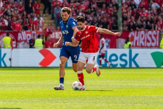 Match scene, duel, ball action, f l Fraser Hornby SV Darmstadt 98, 09 , Semih Sahin 1 FC Kaiserslautern, 08 , GER, 1 FC Kaiserslautern vs SV Darmstadt 98, Football, 2 Bundesliga, Matchday 4, Season 2025 2026, 31 08 2025, DFL REGULATES PROHIBIT ANY USE OF PHOTOGRAPHS AS IMAGE SEQUENCES AND OR QUASI VIDEO, GER, 1 FC Kaiserslautern vs SV Darmstadt 98, Football, 2 Bundesliga, Matchday 4, Season 2025 2026, 31 08 2025 Kaiserslautern Copyright: xEibner-Pressefoto Jan-NiclasxGrox EP_JGG
