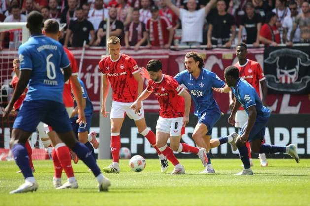 31 08 2025, xmohx, Fußball 2 Bundesliga, 1 FC Kaiserslautern SV Darmstadt 98 v l Semih Sahin 1 FC Kaiserslautern Frasier Hornby SV Darmstadt 98 Zweikampf, Aktion, action, battle for the ball DFL DFB REGULATIONS PROHIBIT ANY USE OF PHOTOGRAPHS as IMAGE SEQUENCES and or QUASI VIDEO Kaiserslautern