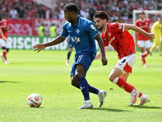 Soccer 2 Bundesliga Season 2025 26 1 FC Kaiserslautern 31 8 2025 Fritz Walter Stadion 1 FC Kaiserslautern fck SV Darmstadt 98 da Merveille PAPELA SV Darmstadt 98 , li Semih SAHIN 1 FC Kaiserslautern 1 FC Kaiserslautern
