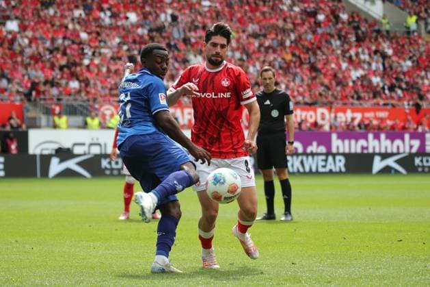 31 08 2025, xmohx, Fußball 2 Bundesliga, 1 FC Kaiserslautern SV Darmstadt 98 v l Merveille Papela SV Darmstadt 98 Semih Sahin 1 FC Kaiserslautern Zweikampf, Aktion, action, battle for the ball DFL DFB REGULATIONS PROHIBIT ANY USE OF PHOTOGRAPHS as IMAGE SEQUENCES and or QUASI VIDEO Kaiserslautern