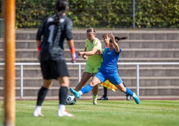 Soccer, Women, Season 2025 2026, Regionalliga Nordost 1 Matchday , Türkiyemspor Berlin Hertha BSC, f l Goalkeeper Kevser Gündogdu Türkiyemspor , Ronja Borchmeyer Hertha , Lena Marie Wolter Cosme Türkiyemspor , 31 08 2025, Copyright: xSebastianxRäppold MatthiasxKochx