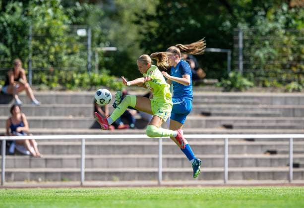 Soccer, Women, Season 2025 2026, Regionalliga Nordost 1 Matchday , Türkiyemspor Berlin Hertha BSC, v l Elfie Wellhausen Hertha , Lina Katharina Vianden Türkiyemspor , 31 08 2025, Copyright: xSebastianxRäppold MatthiasxKochx