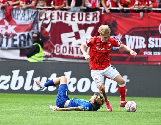 Soccer 2 Bundesliga Season 2025 26 1 FC Kaiserslautern 31 8 2025 Fritz Walter Stadion 1 FC Kaiserslautern fck SV Darmstadt 98 da Luca MARSEILER SV Darmstadt 98 , li Mika HAAS 1 FC Kaiserslautern 1 FC Kaiserslautern