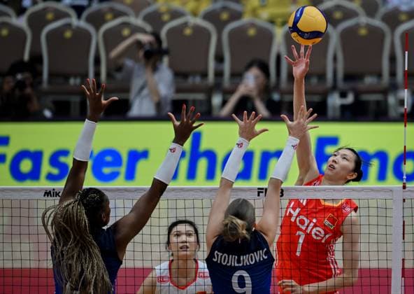China v France - FIVB Women’s World Volleyball Championship BANGKOK, THAILAND - AUGUST 31: Mengjie Wu (1) of China in action during the FIVB Women s World Volleyball Championship match between China and France at Huamark Indoor Stadium in Bangkok, Thailand on August 31, 2025. Mustafa Hatipoglu Anadolu Banghok Thailand. Editorial use only. Please get in touch for any other usage.  Copyright: x2025xAnadoluxMustafaxHatipoglux