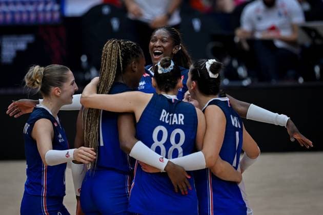 China v France - FIVB Women’s World Volleyball Championship BANGKOK, THAILAND - AUGUST 31: Players of France celebrate after scoring a point during the FIVB Women s World Volleyball Championship match between China and France at Huamark Indoor Stadium in Bangkok, Thailand on August 31, 2025. Mustafa Hatipoglu Anadolu Banghok Thailand. Editorial use only. Please get in touch for any other usage.  Copyright: x2025xAnadoluxMustafaxHatipoglux