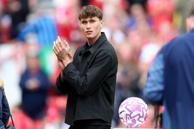 Nottingham Forest v West Ham United - Premier League Nicolo Savona of Nottingham Forest applauds the fans before the Premier League match between Nottingham Forest and West Ham United at City Ground on August 31, 2025 in Nottingham, England. Nottingham City Ground England United Kingdom Copyright: xNigelxFrench Sportsphoto APLx 14134256