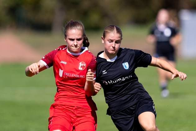 Regionalliga Nordost Frauen 1 FFV Erfurt vs 1 FC Magdeburg Erfurt 31 08 2025 Neele Gast 11 1 FFV Erfurt vs Johanna Giese 26 1 FC Magdeburg Regionalliga Nordost Frauen 1 FFV Erfurt vs 1 FC Magdeburg Sportforum Johannesplatz Erfurt 31 08 2025 Copyright: xBEAUTIFULxSPORTS Duehringx