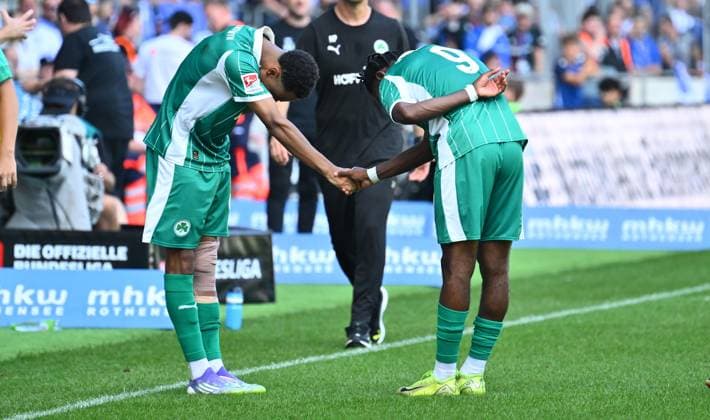 31 08 2025 Soccer Season 2025 2026 2 Soccer Bundesliga 04 Matchday 1 FC Magdeburg FCM SpVgg Greuther Fürth Kleeblatt Sportfoto Zink xwoxzix DFL regulations prohibit any use of photographs as image sequences and or quasi video only for editorial use Torjubel Jubel Freude nach Treffer Tor Torschuß zum 2 3 durch Noel Futkeu 9, SpVgg Greuther Fürth Sacha Banse Bansé 6, SpVgg Greuther Fürth Noel Futkeu 9, SpVgg Greuther Fürth