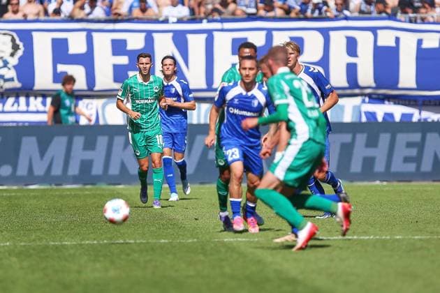 Magdeburg, Saxony-Anhalt, Germany, 31 08 2025 Avnet Arena 4 Matchday, Season 2025 26, 2 Soccer Bundesliga 1 FC Magdeburg Greuther Fürth Several players around the ball including Branimir Hrgota 10, Greuther Fürth and Baris Atik 23, 1 FC Magdeburg Copyright: xdtsxNachrichtenagenturx dts_79347