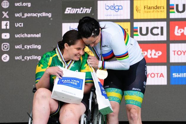 2025 UCI Para-cycling Road World Championships Picture by Olly Hassell SWpix.com - 31 08 2025 - Cycling - 2025 UCI Para-cycling Road World Championships - Ronse, Flanders, Belgium - Tahlia Clayton-Goodie (Australia) receiving the Gold Medal to become World Champion, Victoria Maria de Camargo e Barbosa (Brazil) receiving the Silver Medal Copyright: x xSWpix.comx(t axPhotographyxHubxLtd)xOllyxHassell SWpix.comx SWP-3069-1770