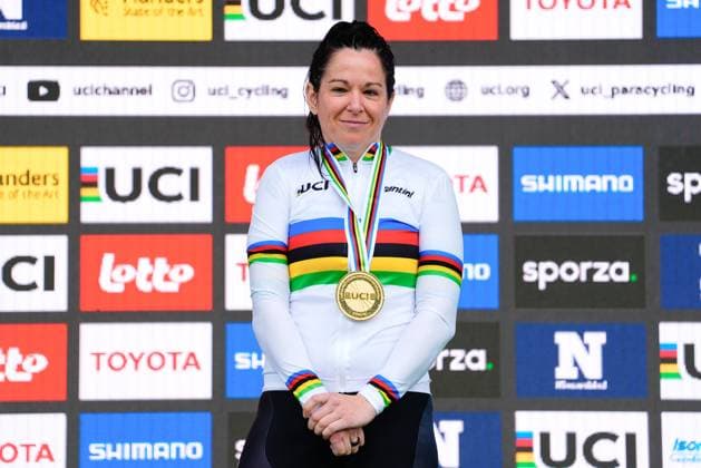 2025 UCI Para-cycling Road World Championships Picture by Olly Hassell SWpix.com - 31 08 2025 - Cycling - 2025 UCI Para-cycling Road World Championships - Ronse, Flanders, Belgium - Tahlia Clayton-Goodie (Australia) receiving the Gold Medal to become World Champion Copyright: x xSWpix.comx(t axPhotographyxHubxLtd)xOllyxHassell SWpix.comx SWP-3069-1771