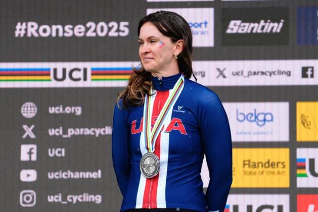 2025 UCI Para-cycling Road World Championships Picture by Olly Hassell SWpix.com - 31 08 2025 - Cycling - 2025 UCI Para-cycling Road World Championships - Ronse, Flanders, Belgium - Women C4 Road Race Podium - Samantha Bosco (USA) receiving the Silver Medal Copyright: x xSWpix.comx(t axPhotographyxHubxLtd)xOllyxHassell SWpix.comx SWP-3069-1776