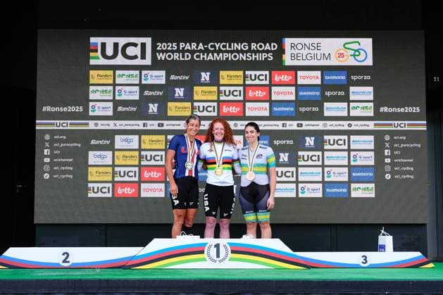 2025 UCI Para-cycling Road World Championships Picture by Olly Hassell SWpix.com - 31 08 2025 - Cycling - 2025 UCI Para-cycling Road World Championships - Ronse, Flanders, Belgium - Women C3 Road Race Podium - Clara Brown (USA) receiving the Gold Medal to become World Champion, Jamie Whitmore (USA) receiving the Silver Medal and Paige Greco (Australia) receiving the Bronze Medal Copyright: x xSWpix.comx(t axPhotographyxHubxLtd)xOllyxHassell SWpix.comx SWP-3069-1780