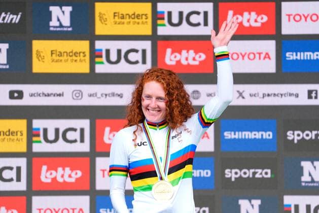 2025 UCI Para-cycling Road World Championships Picture by Olly Hassell SWpix.com - 31 08 2025 - Cycling - 2025 UCI Para-cycling Road World Championships - Ronse, Flanders, Belgium - Women C3 Road Race Podium - Clara Brown (USA) receiving the Gold Medal to become World Champion Copyright: x xSWpix.comx(t axPhotographyxHubxLtd)xOllyxHassell SWpix.comx SWP-3069-1783