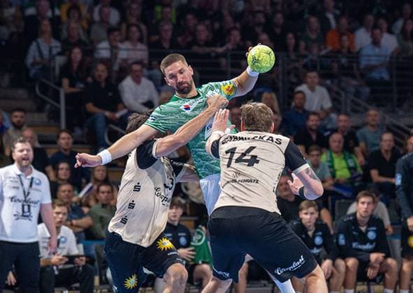 Handball, Men, Season 2025 2026, DAIKIN Handball Bundesliga 1 Matchday , Füchse Berlin Bergischer HC, f l Eloy Morante Maldonado BHC , Fabian Wiede Füchse Berlin , Gerdas Babarskas BHC , 31 08 2025, Copyright: xSebastianxRäppold MatthiasxKochx