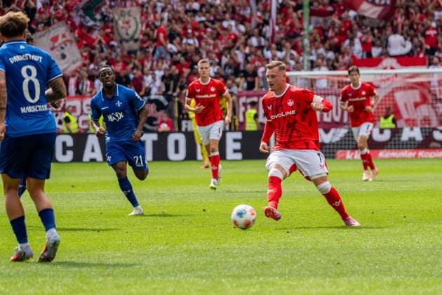 Match scene, offensive action, f l Luca Marseiler SV Darmstadt 98, 08 , Merveille Papela SV Darmstadt 98, 21 , Marlon Ritter 1 FC Kaiserslautern, 07 , GER, 1 FC Kaiserslautern vs SV Darmstadt 98, Football, 2 Bundesliga, Matchday 4, Season 2025 2026, 31 08 2025, DFL REGULATES PROHIBIT ANY USE OF PHOTOGRAPHS AS IMAGE SEQUENCES AND OR QUASI VIDEO, GER, 1 FC Kaiserslautern vs SV Darmstadt 98, Football, 2 Bundesliga, Matchday 4, Season 2025 2026, 31 08 2025 Kaiserslautern Copyright: xEibner-Pressefoto Jan-NiclasxGrox EP_JGG