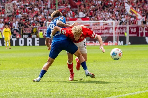 Match scene, duel, ball action, f l Luca Marseiler SV Darmstadt 98, 08 , Mika Haas 1 FC Kaiserslautern, 22 , GER, 1 FC Kaiserslautern vs SV Darmstadt 98, Football, 2 Bundesliga, Matchday 4, Season 2025 2026, 31 08 2025, DFL REGULATIONS PROHIBIT ANY USE OF PHOTOGRAPHS AS IMAGE SEQUENCES AND OR QUASI VIDEO, GER, 1 FC Kaiserslautern vs SV Darmstadt 98, Football, 2 Bundesliga, Matchday 4, Season 2025 2026, 31 08 2025 Kaiserslautern Copyright: xEibner-Pressefoto Jan-NiclasxGrox EP_JGG