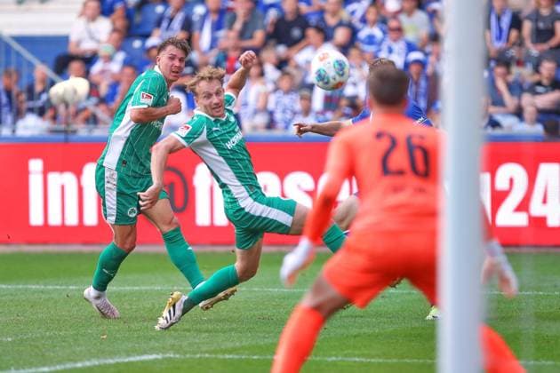Magdeburg, Saxony-Anhalt, Germany, 31 08 2025 Avnet Arena 4 Matchday, Season 2025 26, 2 Soccer Bundesliga 1 FC Magdeburg Greuther Fürth Luca Itter 27, Greuther Fürth , Jannik Dehm 23, Greuther Fürth and Pelle Boevink 26, Greuther Fürth on a high ball into the penalty area Copyright: xdtsxNachrichtenagenturx dts_79348