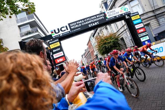 2025 UCI Para-cycling Road World Championships Picture by Olly Hassell SWpix.com - 31 08 2025 - Cycling - 2025 UCI Para-cycling Road World Championships - Ronse, Flanders, Belgium - Men C5 Road Race - Race Start Copyright: x xSWpix.comx(t axPhotographyxHubxLtd)xOllyxHassell SWpix.comx SWP-3069-1804