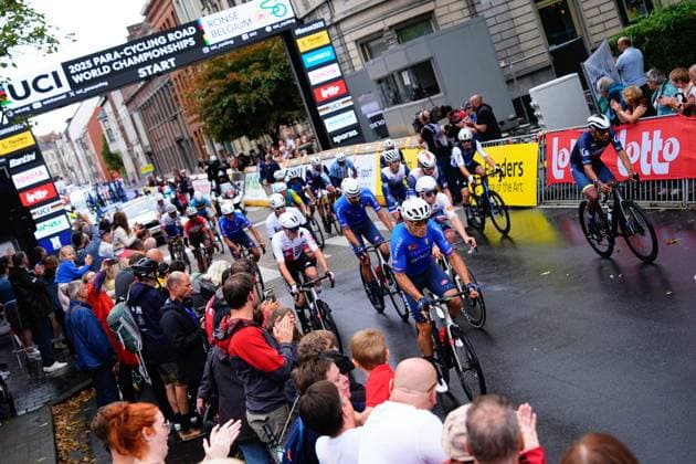 2025 UCI Para-cycling Road World Championships Picture by Olly Hassell SWpix.com - 31 08 2025 - Cycling - 2025 UCI Para-cycling Road World Championships - Ronse, Flanders, Belgium - Men C4 Road Race - Race Start Copyright: x xSWpix.comx(t axPhotographyxHubxLtd)xOllyxHassell SWpix.comx SWP-3069-1805