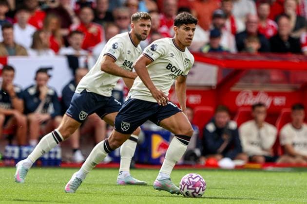 Premier League Nottingham Forest v West Ham United Mateus Fernandes of West Ham United runs with the ball during the Premier League match Nottingham Forest vs West Ham United at City Ground, Nottingham, United Kingdom, 31st August 2025 (Photo by Alfie Cosgrove News Images) Nottingham City Ground Nottinghamshire United Kingdom Copyright: xAlfiexCosgrove NewsxImagesx