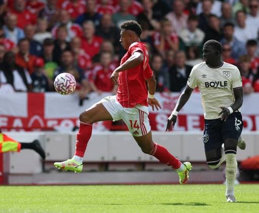 Nottingham Forest v West Ham United Premier League Dan Ndoye of Nottingham Forest runs with the ball tracked by El Hadji Malick Diouf of West Ham United during the Premier League match at the City Ground, Nottingham UK Newspapers OUT Copyright: xAndyxSumnerx FIL-22166-0021