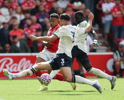 Nottingham Forest v West Ham United Premier League n14. Crosses the ball and is closed down by El Hadji Malick Diouf of West Ham United and Max Kilman of West Ham United during the Premier League match at the City Ground, Nottingham UK Newspapers OUT Copyright: xAndyxSumnerx FIL-22166-0022