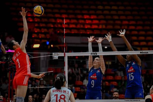 China v France - FIVB Women’s World Volleyball Championship BANGKOK, THAILAND - AUGUST 31: Yuanyuan Wang (7) of China in action during the FIVB Women s World Volleyball Championship match between China and France at Huamark Indoor Stadium in Bangkok, Thailand on August 31, 2025. Mustafa Hatipoglu Anadolu Bangkok Thailand. Editorial use only. Please get in touch for any other usage.  Copyright: x2025xAnadoluxMustafaxHatipoglux