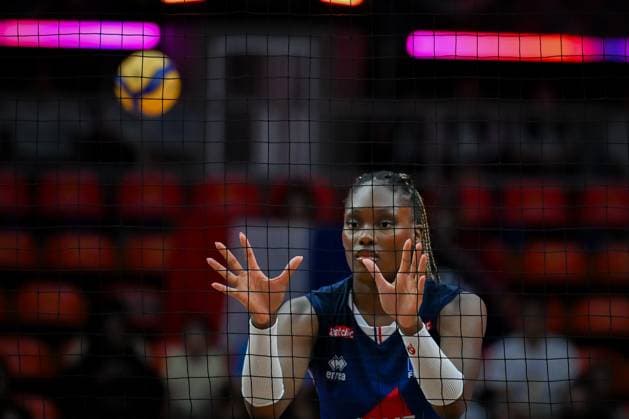 China v France - FIVB Women’s World Volleyball Championship BANGKOK, THAILAND - AUGUST 31: Eva Elouga (21) of France in action during the FIVB Women s World Volleyball Championship match between China and France at Huamark Indoor Stadium in Bangkok, Thailand on August 31, 2025. Mustafa Hatipoglu Anadolu Bangkok Thailand. Editorial use only. Please get in touch for any other usage.  Copyright: x2025xAnadoluxMustafaxHatipoglux