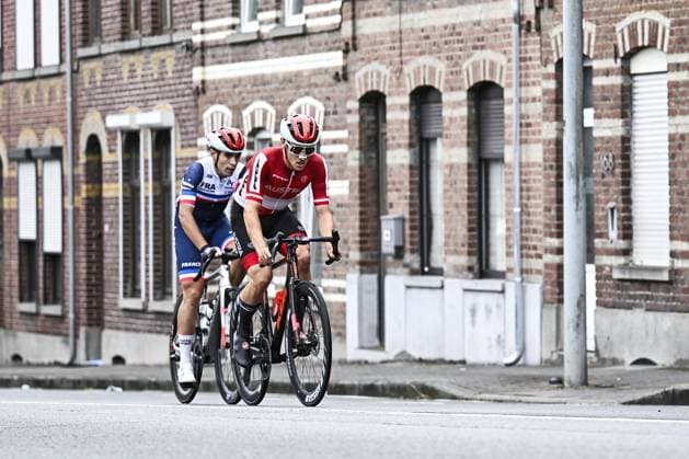 Austria Franz-Josef Lasser (MC5) and France Eliott Pierre (MC5) pictured in action during the UCI Para-cycling Road World Championships, Sunday 31 August 2025, in Ronse. The UCI Para-Cycling Road World Championships take place from 28 to 31 Augustus in Ronse. JASPERxJACOBS  x132938318x